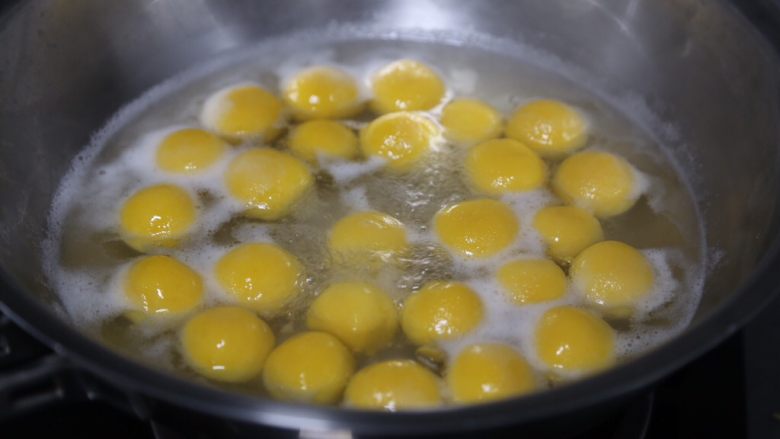 南瓜小圆子,煮至冰糖融化,小圆子全部浮起来即可