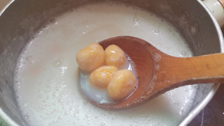 南瓜小圆子,煮至小圆子全部浮起来,熟了即可