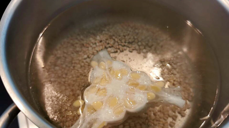 冬瓜炖薏米芡实汤,加薏米,开煮30分钟