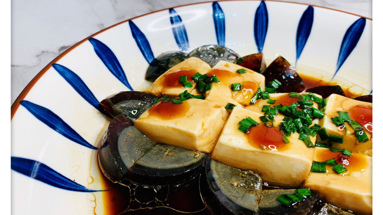 小葱拌豆腐,<a style='color:red;display:inline-block;' href='/shicai/ 157'>小葱</a>拌豆腐,完成