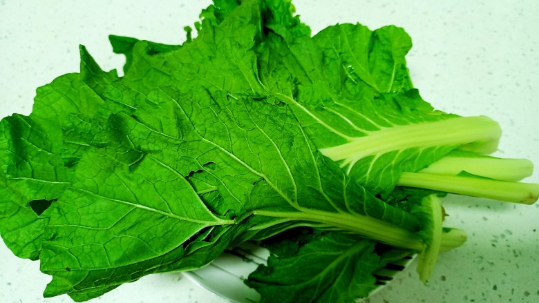猪肉炒小白菜,<a style='color:red;display:inline-block;' href='/shicai/ 112'>小白菜</a>冲洗干净