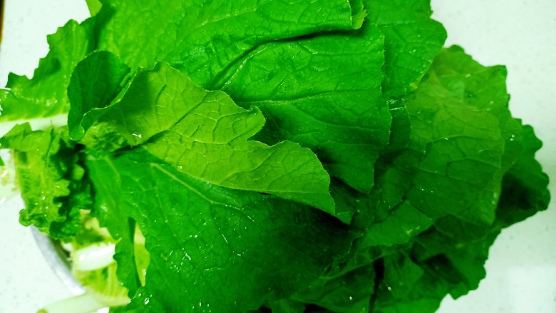 蒜香小白菜,<a style='color:red;display:inline-block;' href='/shicai/ 112'>小白菜</a>清洗干净