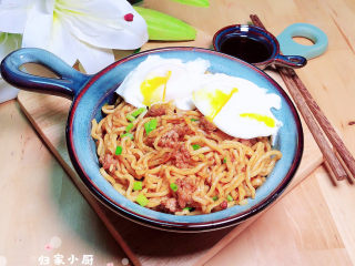 荷包蛋焖面