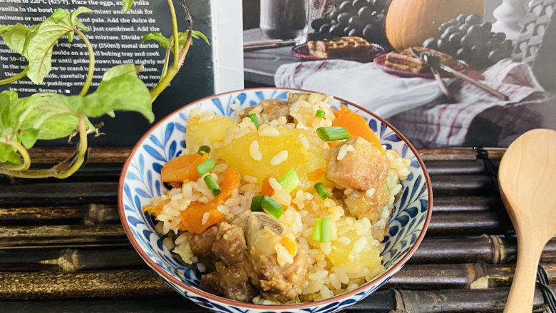 土豆排骨焖饭（电压力锅版）,土豆排骨焖饭色香味俱全，营养美味