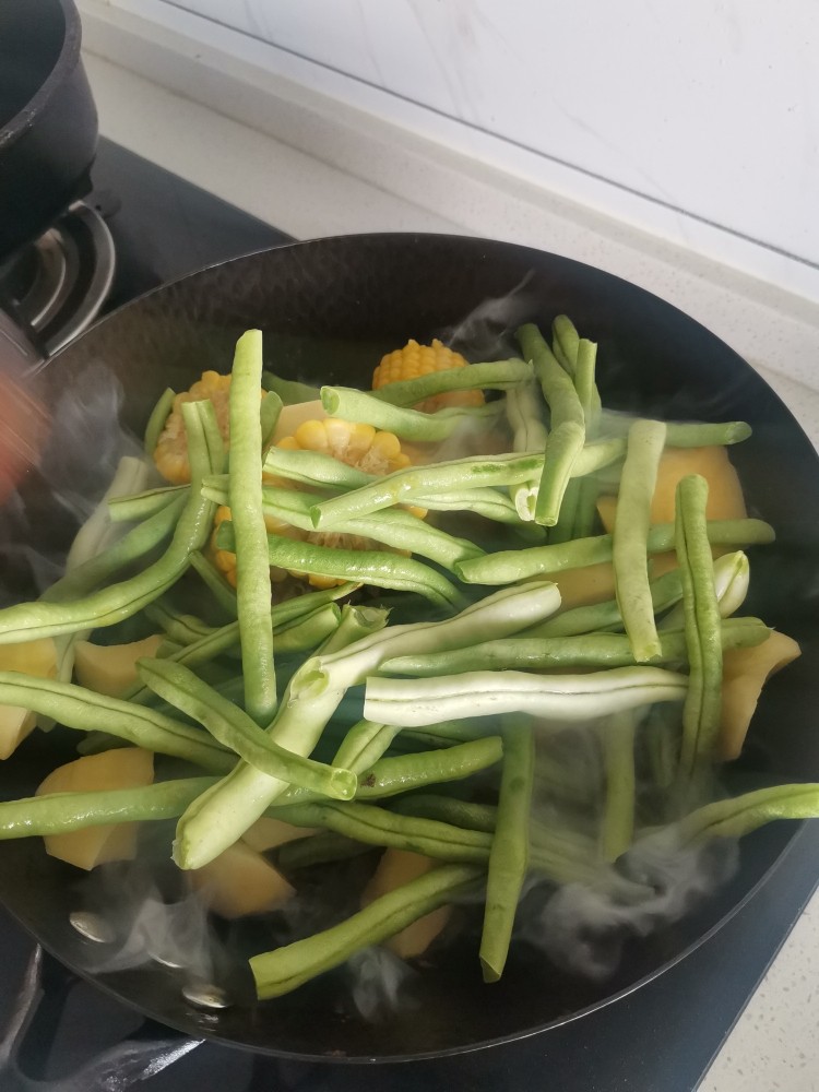 菜饭一锅出,下入所有菜