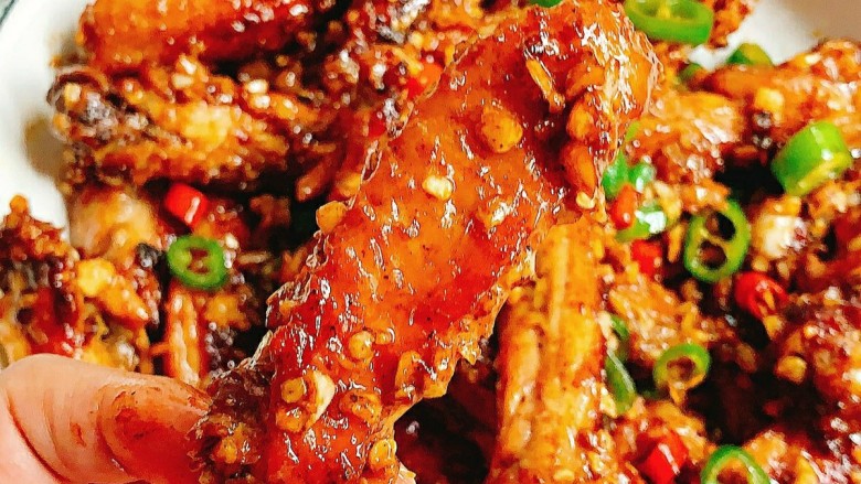 蒜香鸡翅,太香了,一口就上瘾