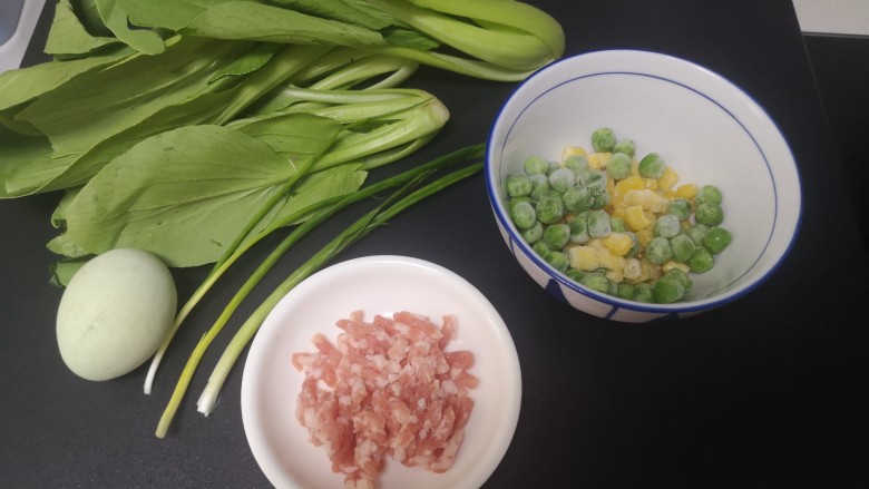 青菜炒饭,食材准备好