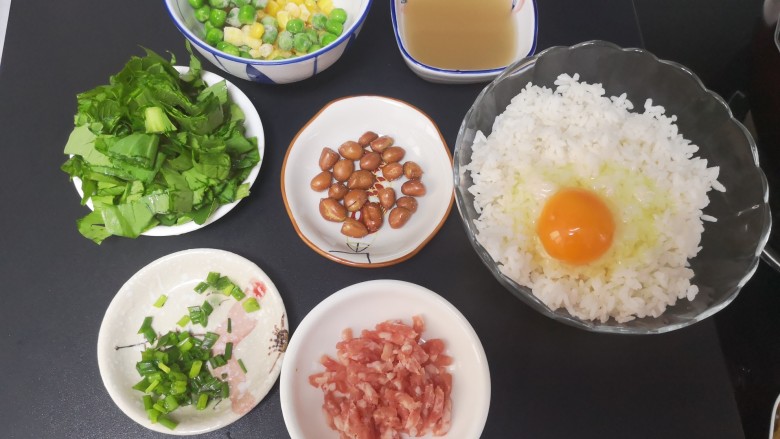 青菜炒饭,切配好的食材