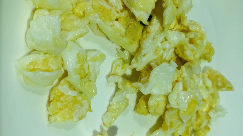 青菜炒饭,快速炒熟,盛起