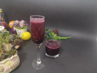 鲜榨蓝莓汁