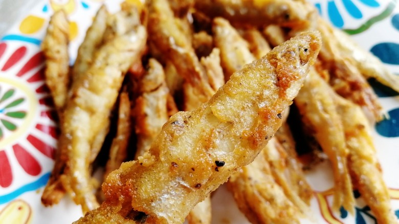 香炸胡瓜鱼,外酥里嫩,十分鲜美。