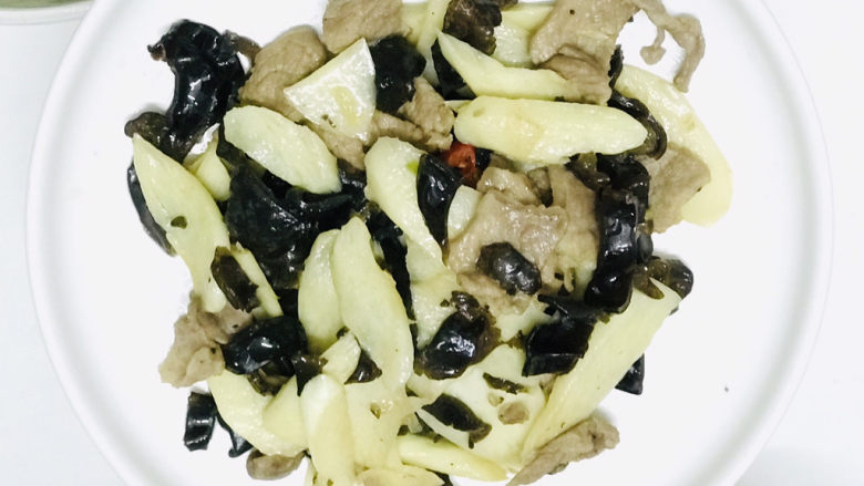 茭白木耳炒肉,茭白木耳炒肉完成~