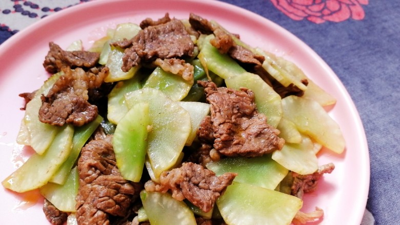 莴笋炒牛肉,牛肉香嫩,莴笋爽脆。