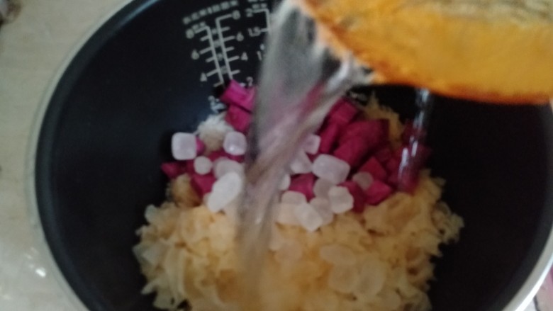 紫薯银耳粥,加6碗水