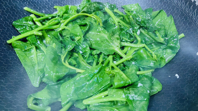 蒜泥木耳菜,大火翻炒,可防止营养流失