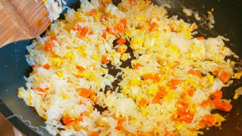 耳光炒饭,加入味精