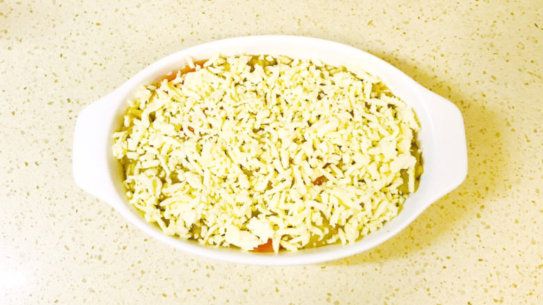咖喱鸡肉焗饭,盖上一层厚厚的马苏里拉芝士