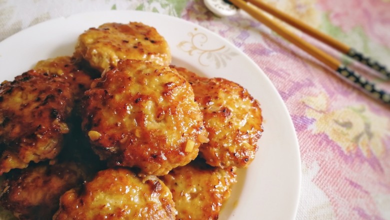 莲藕饼,又香又嫩,里面还有脆脆的藕丁,超级下饭。
