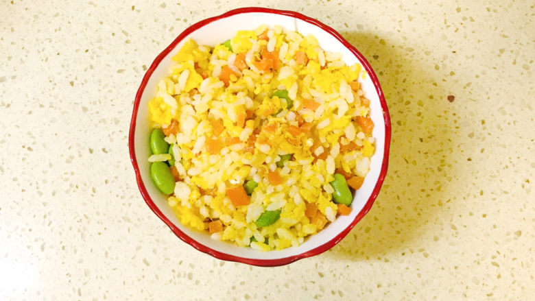 耳光炒饭,起锅,全部装入碗里