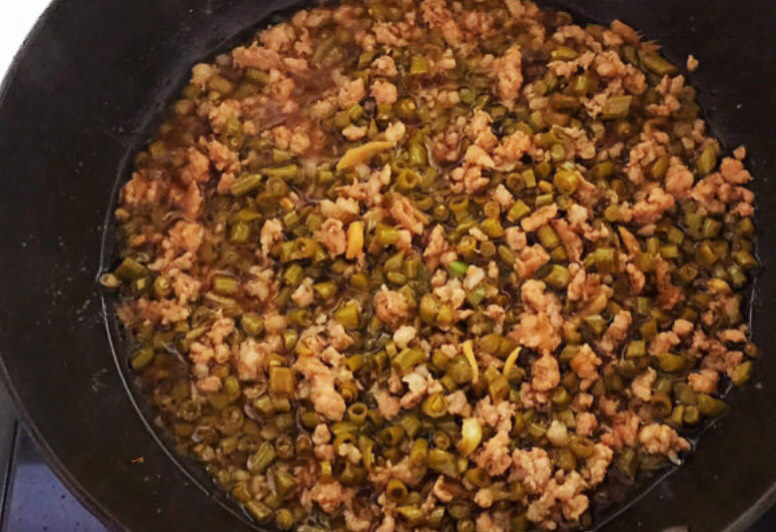 酸豆角炒肉末,酸豆角炒肉末是一道快手百搭菜,开胃健脾,配粥,米饭和馒头都可以,食材简单,好吃又好做~