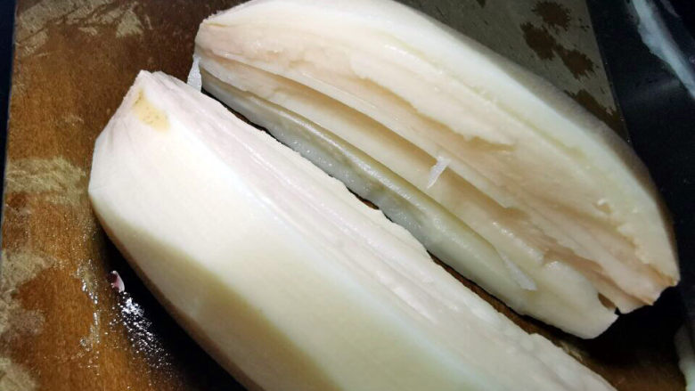 糖醋莲藕,对半切开