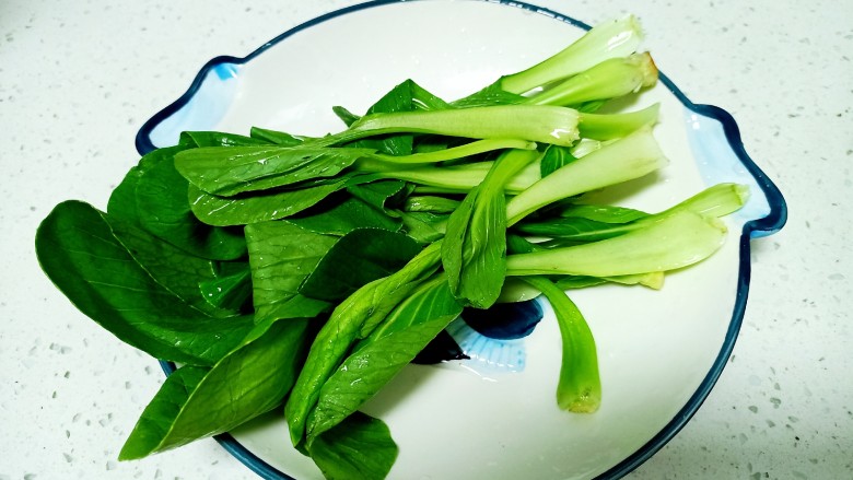 绿豆芽 上海青炒香辣面,<a style='color:red;display:inline-block;' href='/shicai/ 3340'>上海青</a>冲洗干净