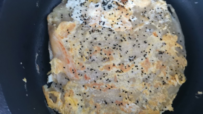 手抓饼,撒上黑芝麻