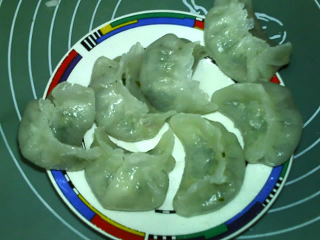 水晶蒸饺,出锅,装盘。
