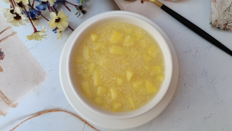 苹果小米粥,非常的爽口