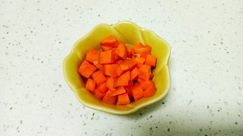 酸豆角炒肉末,<a style='color:red;display:inline-block;' href='/shicai/ 25'>胡萝卜</a>切丁