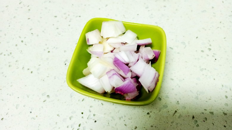 酸豆角炒肉末,<a style='color:red;display:inline-block;' href='/shicai/ 29'>洋葱</a>切丁