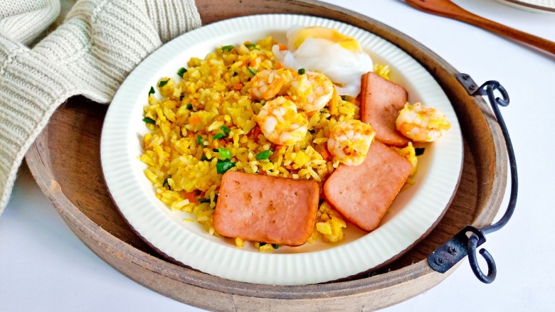 耳光炒饭,一道美味无敌的 “耳光炒饭” 就大功告成啦!