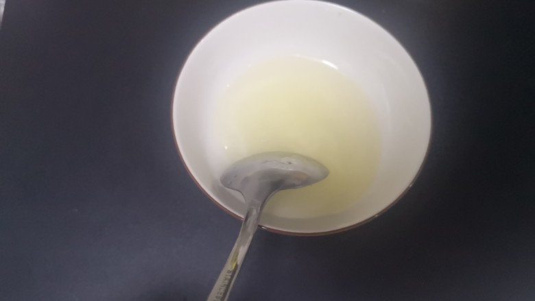 糖醋莲藕,酱汁搅拌均匀,试一下味道合不合适,欠缺可稍调整