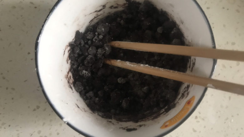 巧克力螺旋饼干,搅拌成絮状