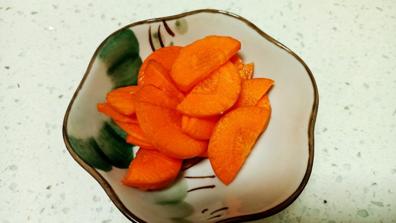 酸辣宽粉,<a style='color:red;display:inline-block;' href='/shicai/ 25'>胡萝卜</a>切片