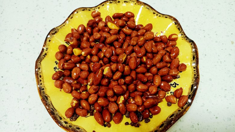酸辣宽粉,这是我刚炒的<a style='color:red;display:inline-block;' href='/shicai/ 4486'>五香花生米</a>