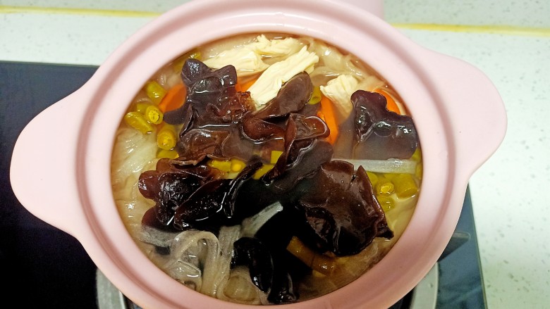 酸辣宽粉,放入木耳