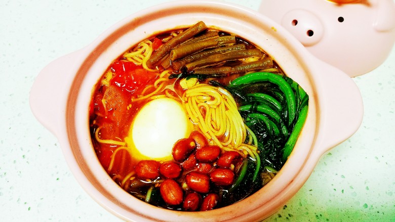 酸豆角鸡蛋面,是不是很想吃一口呀