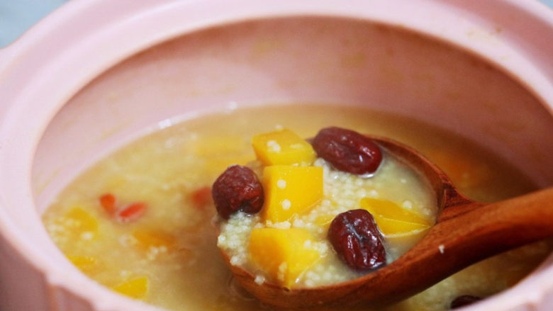 红薯南瓜粥,煮至红糖融化即可