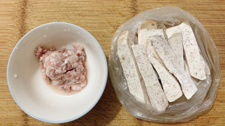 红烧芋头,食材如图,所示示意。