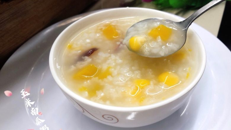 玉米南瓜粥,清淡微甜,浓浓的玉米香味