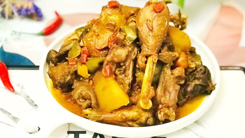 新疆大盘鸡,口味微辣,鸡肉软烂,非常下饭