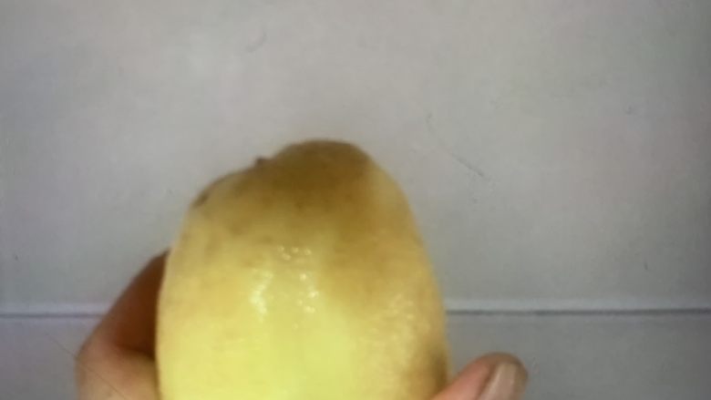 西葫芦炒土豆片,去皮