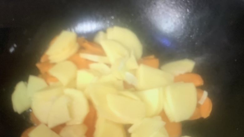 西葫芦炒土豆片,炒
