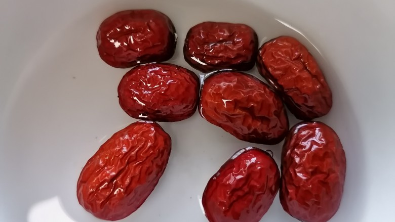 红薯南瓜粥,<a style='color:red;display:inline-block;' href='/shicai/ 2470'>红枣</a>提前泡水清洗干净