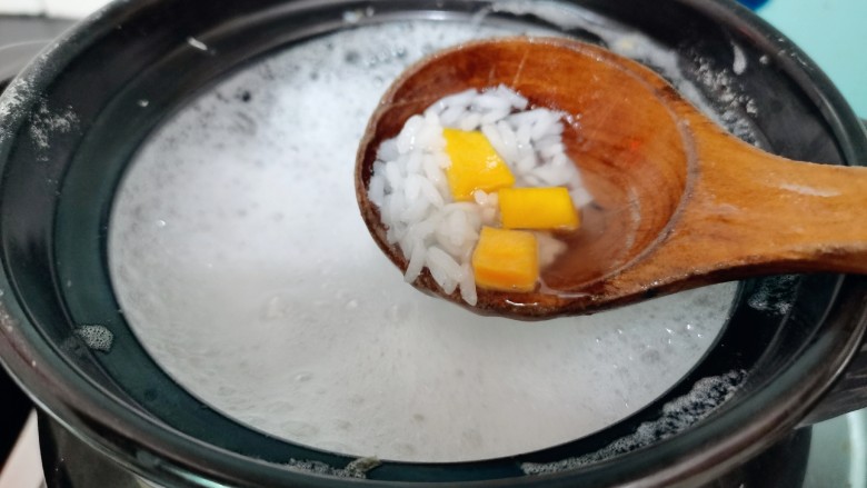 红薯南瓜粥,改中小火煮至