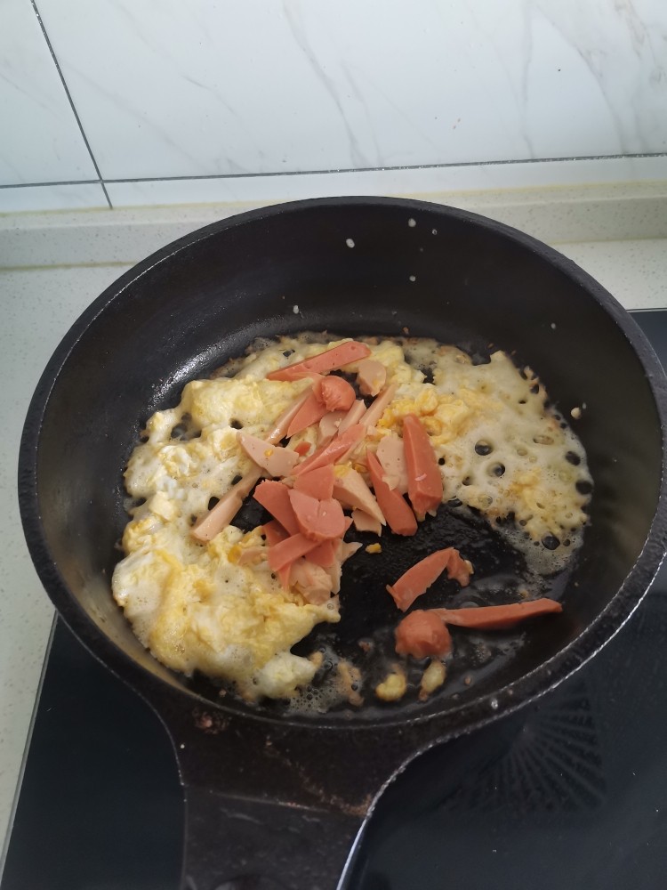 蔬菜什锦炒饭,加肉火腿肠