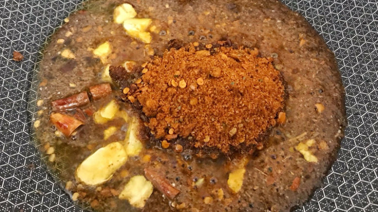 麻辣香锅(快手菜),加入cook100麻辣香锅调味料炒出香味