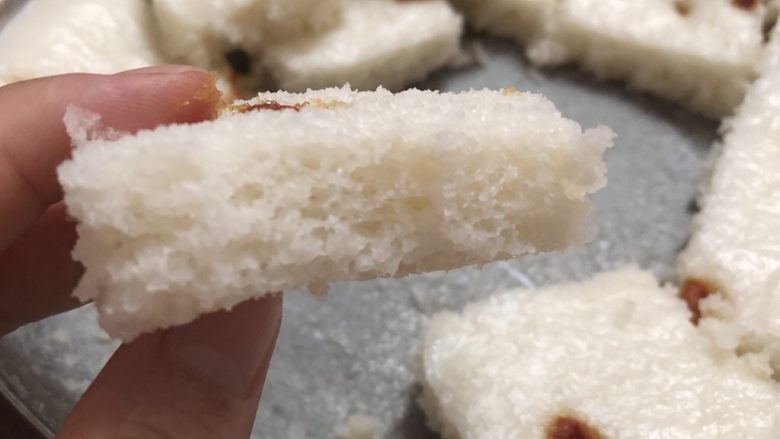 大米发糕,味道不错,跟小时候吃的差不多。