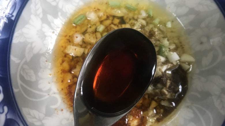 酸辣宽粉,再加入3勺醋